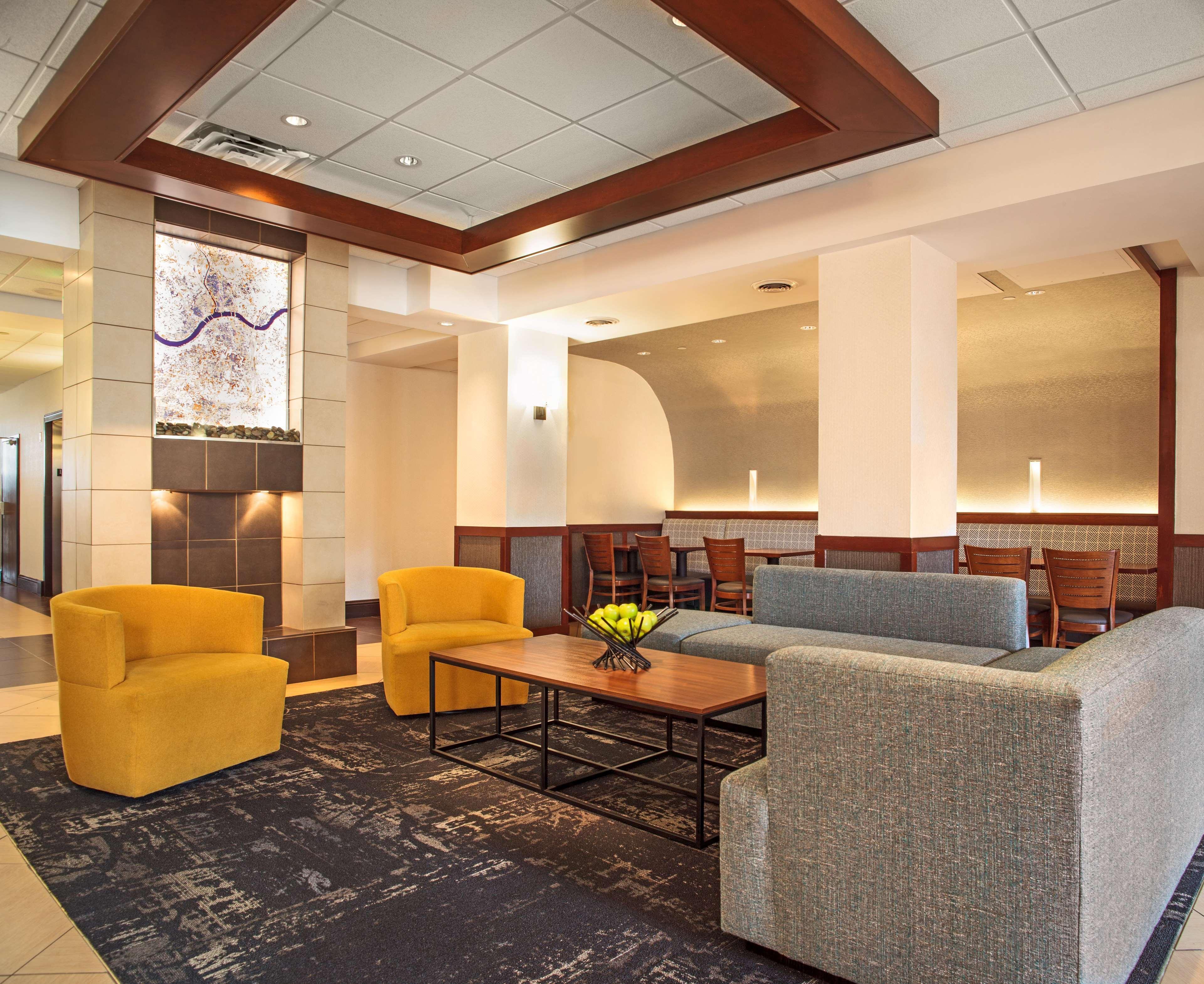 Hyatt Place Cincinnati Блу-Аш Екстер'єр фото