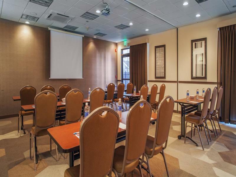 Hyatt Place Cincinnati Блу-Аш Екстер'єр фото